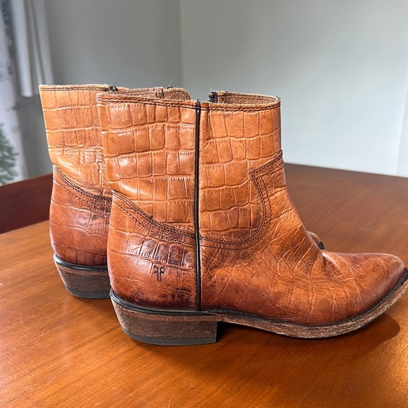 FRYE Billy Short Boots Brown Croc Sz 7.5 - Picture 1 of 3